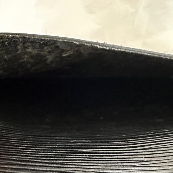 Vintage Louis Vuitton Black Epi Saint-Cloud Crossbody Bag EUC - Picture 9 of 14